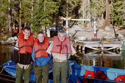 Three_fisherman_on_the_dock.jpg (33963 bytes)